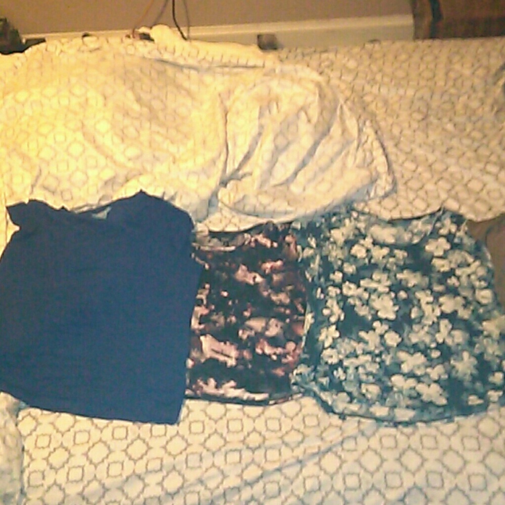 💥 EUC Simply Vera Wang Shirts bundle Large💥